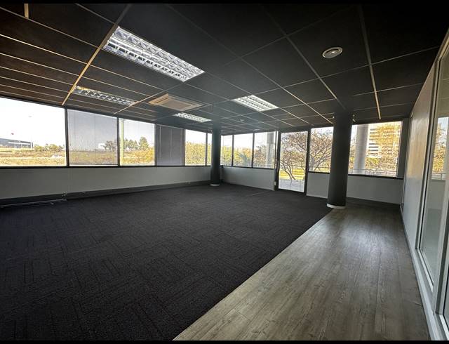 1,700M² OFFICE TO LET IN WOODMEAD